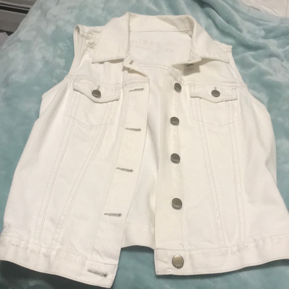 White gap jean vest ca